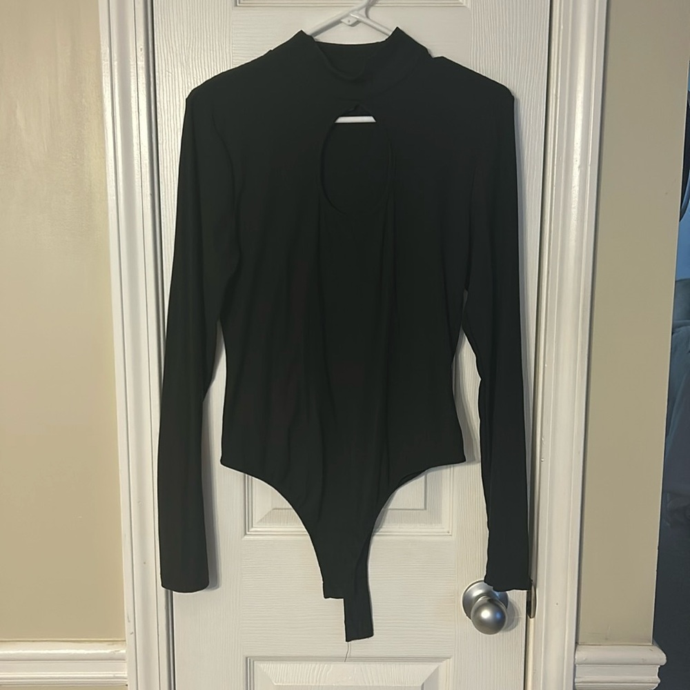 Black keyhole bodysuit, large - Rue 21